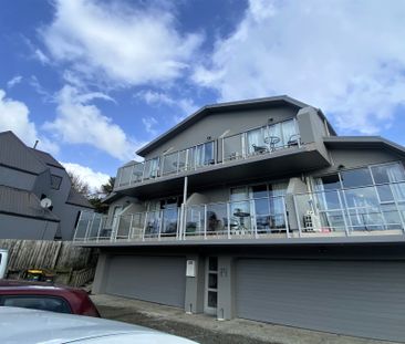 One bedroom apartment with river views - Photo 1