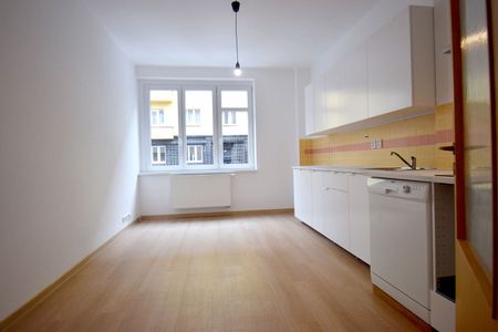 Pronájem bytu 2+1 70 m² - Fotografie 2