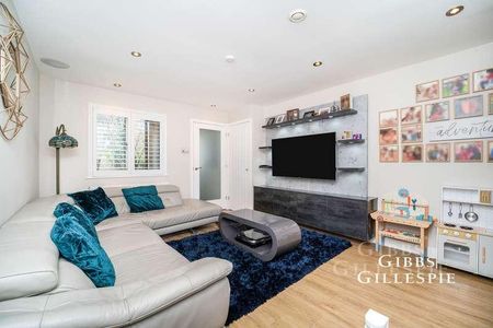 Amberley Way, Uxbridge, UB10 - Photo 4