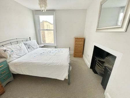 3 bedroom flat to rent - Photo 5