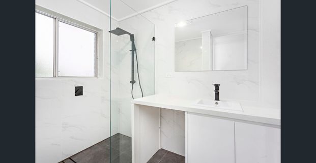 Modern one bedroom unit! - Photo 1