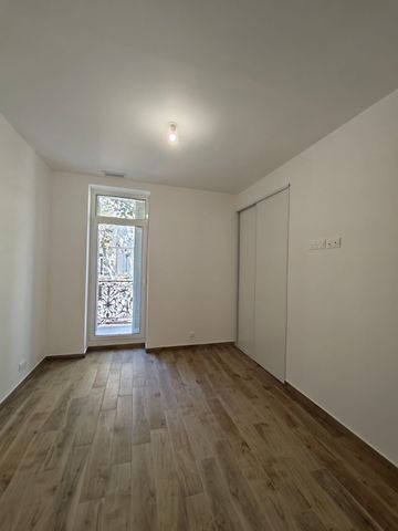 Appartement 4 pièces 80m2 MARSEILLE 7EME 2 490 euros - Photo 3