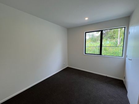 27 Selo Street, Glen Eden, Auckland - Photo 2