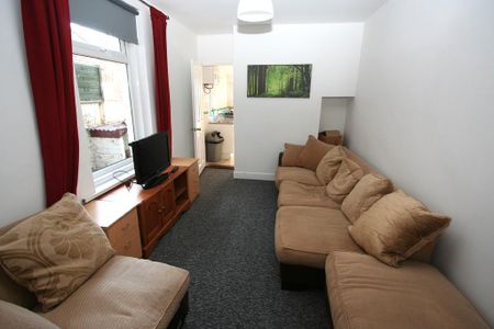 5 bedroom terraced house to rent - Photo 2