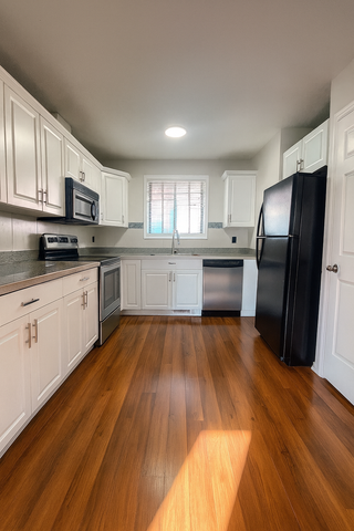 Spacious 5-Bedroom Home for Rent in Martindale - Photo 2