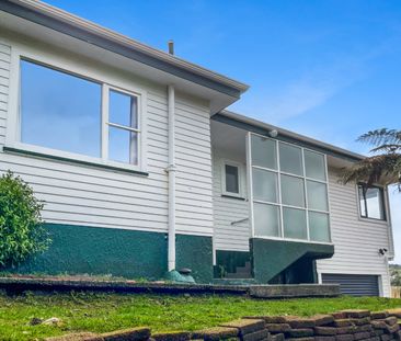 Spacious 4-Bedroom Home in Popular Karori - Photo 1