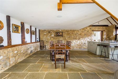 4 bedroom detached house to rent - Photo 2