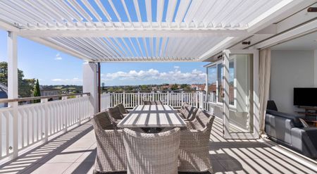 Refined Family Living on Prestigious Victoria Avenue - Photo 2