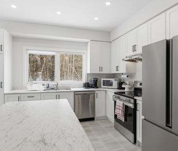 For Lease - 8 Scotia Road, Georgina, Ontario - Photo 3