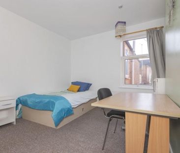 4 bedroom terraced house to rent - Photo 4