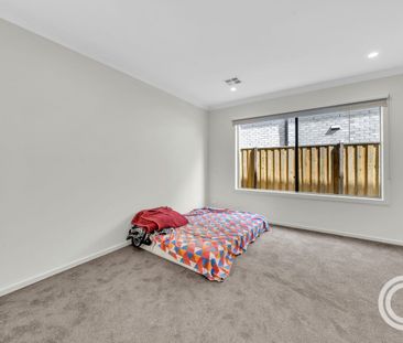 Grand Double-Storey Family Living in Delaray Estate - Photo 6