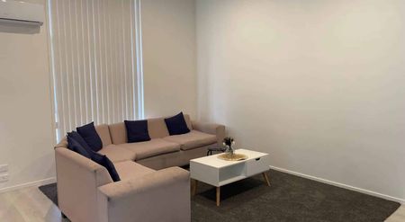 Beautifully Presented Townhouse - Photo 4