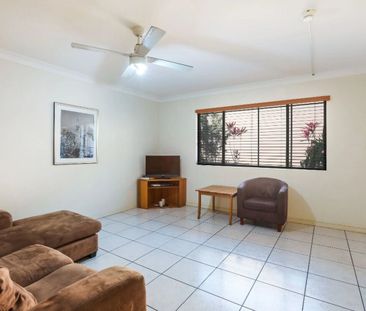 2 Bedroom 1 Bathroom Fully Furnished Apartment bills included– Clos... - Photo 2