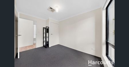 Parkside Comfort: 3-Bedroom Home at 11 Bice Lane, Eglinton - Photo 3