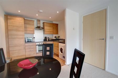 1 bedroom parking to rent - Photo 4