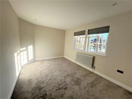 4 bedroom end of terrace house to rent - Photo 3