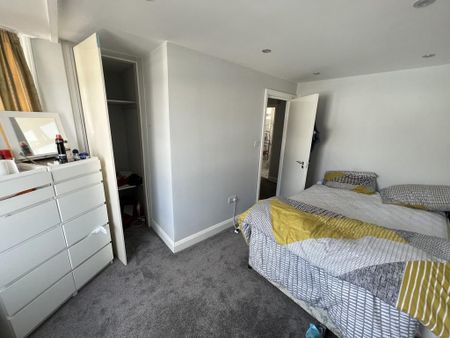 5 bedroom semi-detached house to rent - Photo 4