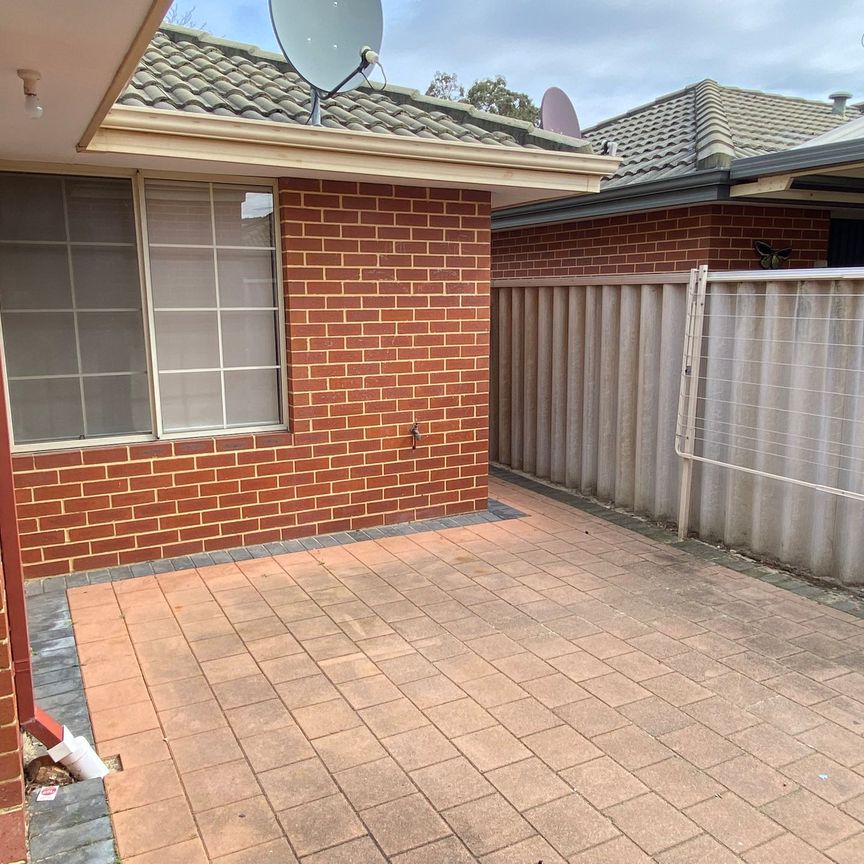 The Perfect Seaforth Gardens Villa **Open Monday 03/11 4.00pm to 4.15pm** - Photo 1