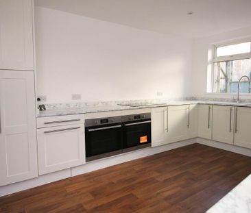 3 bedroom terraced house to rent - Photo 6