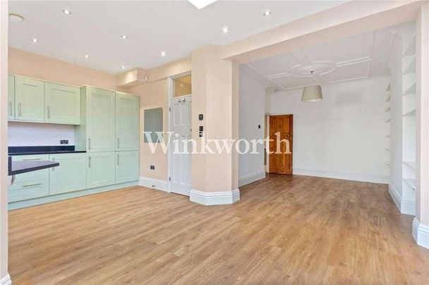 Burford Gardens, London, N13 - Photo 1