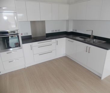 3 bedroom apartment to rent - Photo 3