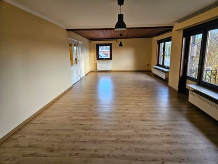 Ruim 3-slpk. app. met terras in stadsrand van Hasselt - Photo 5