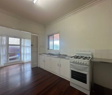 TWO BEDROOM HOME, WALKING DISTANCE TO SHOPPING CENTRE! - Photo 5