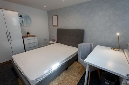 6 bedroom terraced house to rent - Photo 2