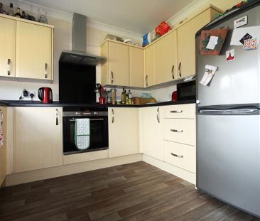 3 bedroom semi-detached house to rent - Photo 2