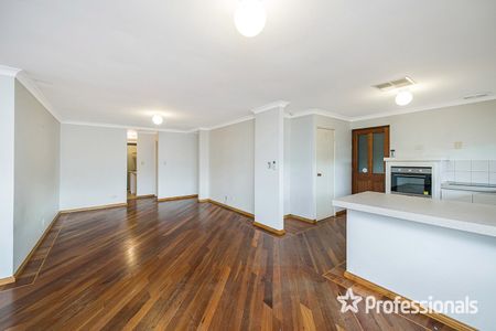 Stunning 4-Bedroom Home in Ellenbrook! - Photo 3