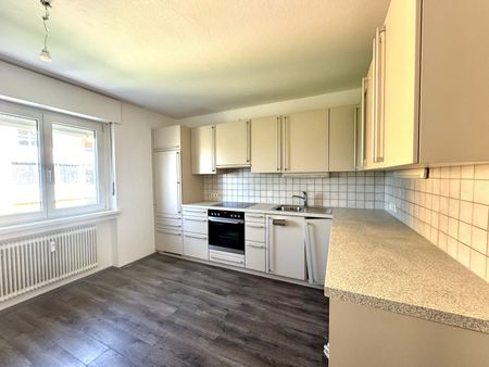 Großzügige 4-Zimmerwohnung mit Balkon in Höchst - Foto 3