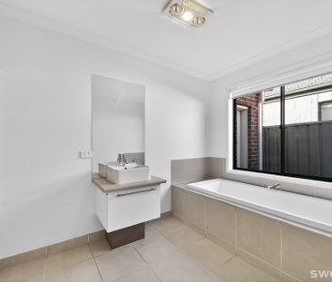 Spacious three bedroom home in quiet location - Photo 2