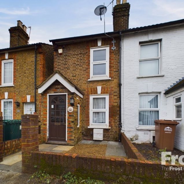 Edgell Road, Staines-upon-Thames, Middlesex,TW18 - Photo 1