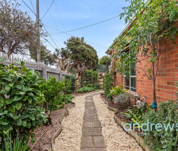 Freestanding Townhouse in Prime South Geelong Location - Photo 1