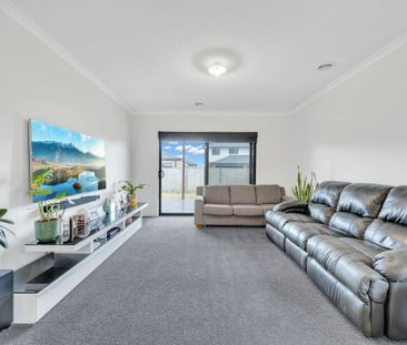 60 Sunlight Circuit, Lara VIC, Belconnen - Photo 2