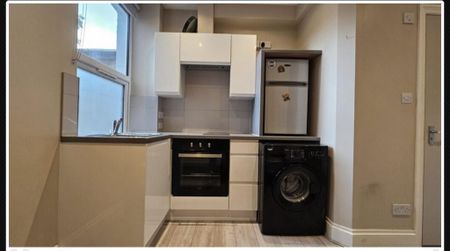 Studio to rent - Photo 5