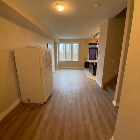 790 Newmarket Lane - 3 bed +Den, 3.5 bath - LEASE NOW FOR A FREE IPAD! - Photo 1