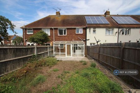 3 bedroom terraced house to rent - Photo 3