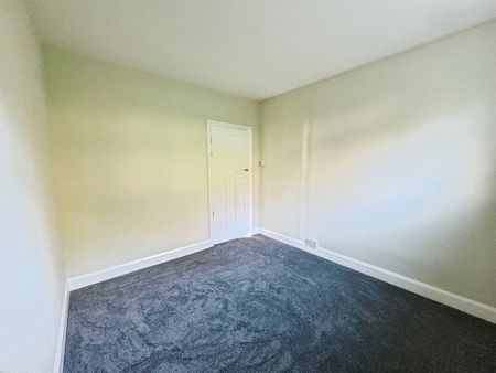 Undercliff Gardens, Leigh-On-Sea - Photo 3