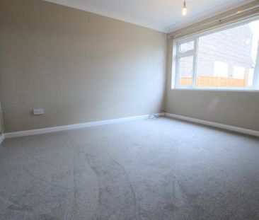 2 bedroom semi-detached bungalow to rent - Photo 2