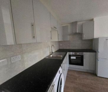 High Street, London - Photo 6