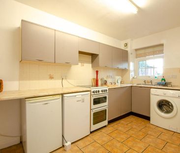 2 bedroom ground floor flat to rent - Photo 3