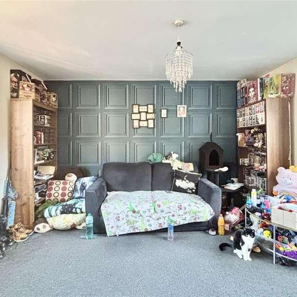 Pippin Court, Halifax, HX2 - Photo 1