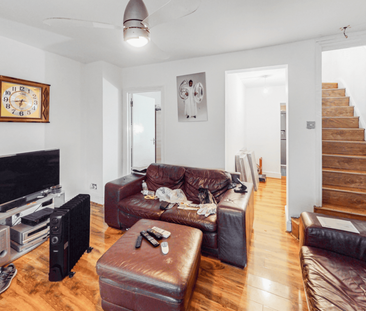 4 bedroom terraced house to rent - Photo 3