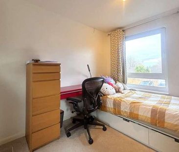 Woking, GU21 - Photo 3