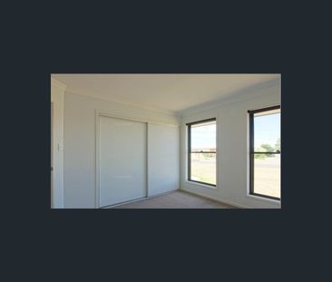 Modern Family Home in Quiet Oakey - Photo 5