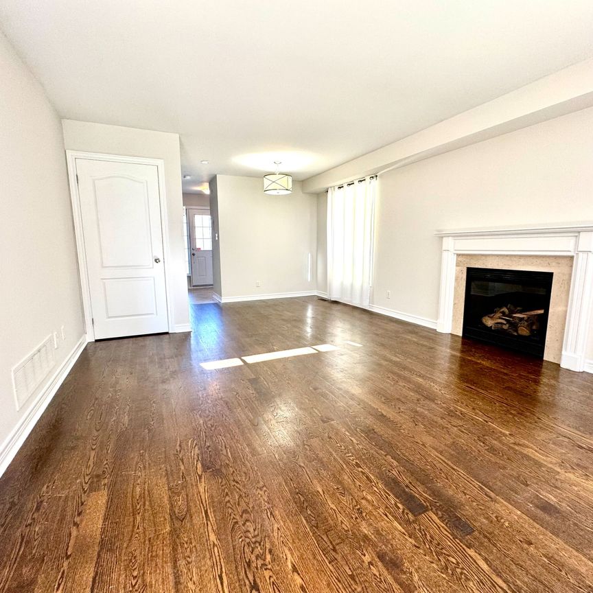 For Lease - 113 Mynden Way, Newmarket, Ontario - Photo 1