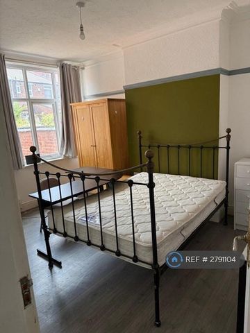 1 bedroom in a house share to rent - Photo 3