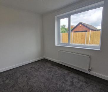 3 bedroom detached bungalow to rent - Photo 3