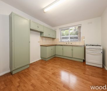 Freshly painted, spacious two-bedroom apartment - Photo 3